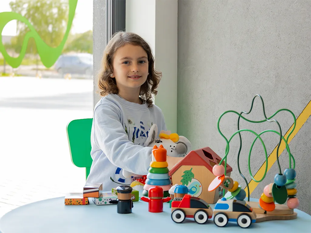 Stomatolog przyjazny dzieciom - kącik dziecięcy na poczekalni MDent w Łukowie