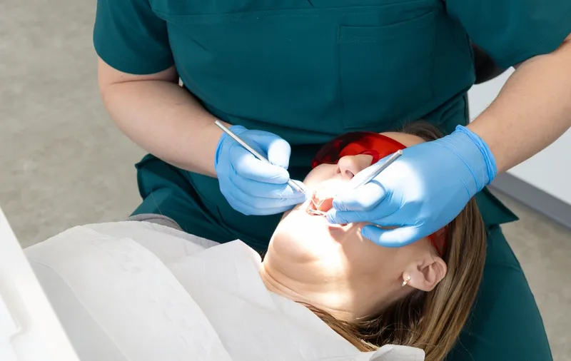 Leczenie próchnicy w znieczuleniu