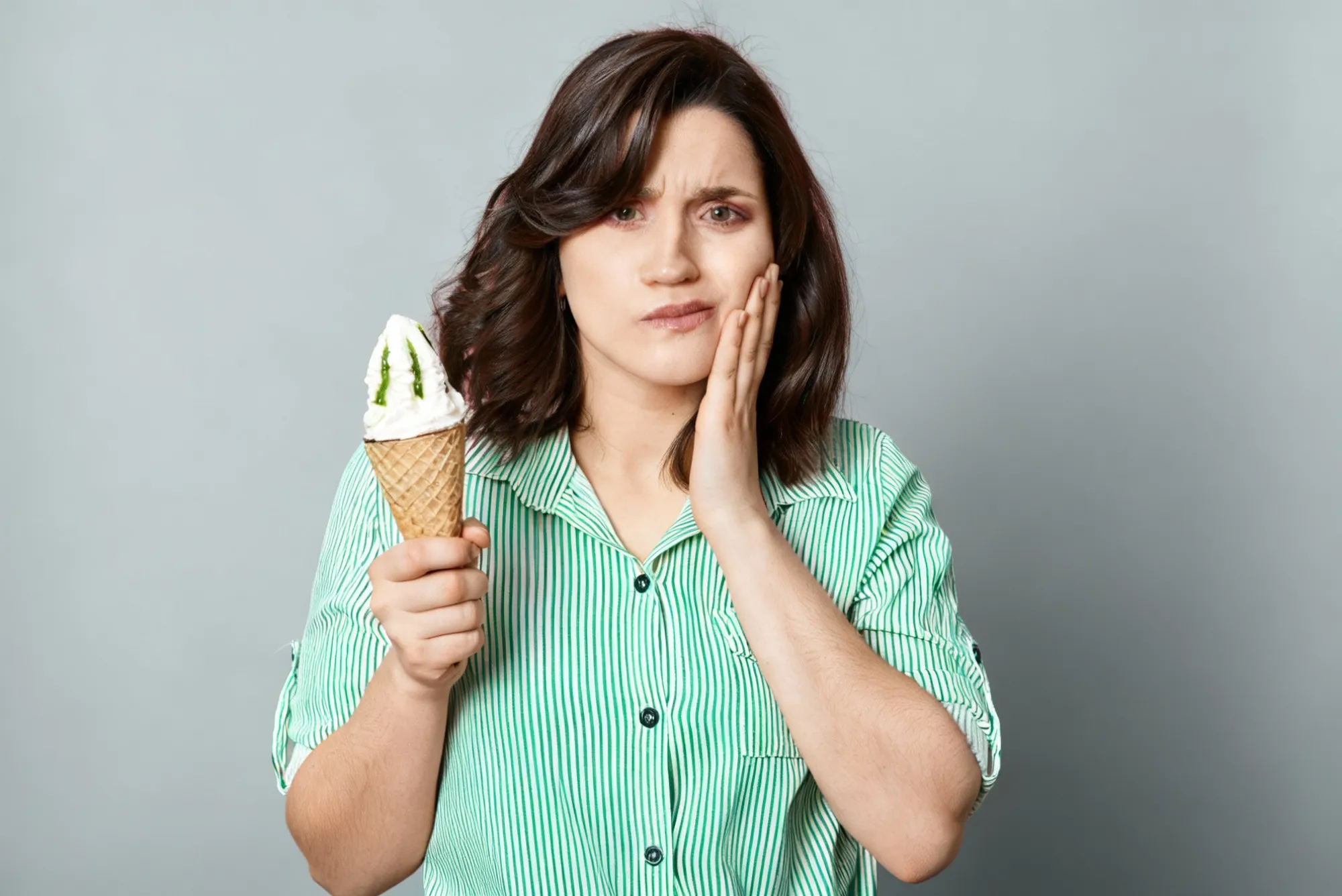 Nadwrażliwość zębów przy jedzeniu zimnych lodów